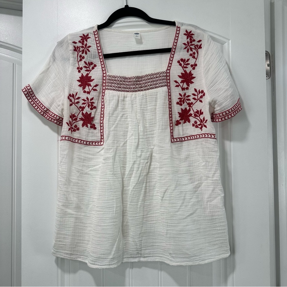 Old Navy embroidered Top